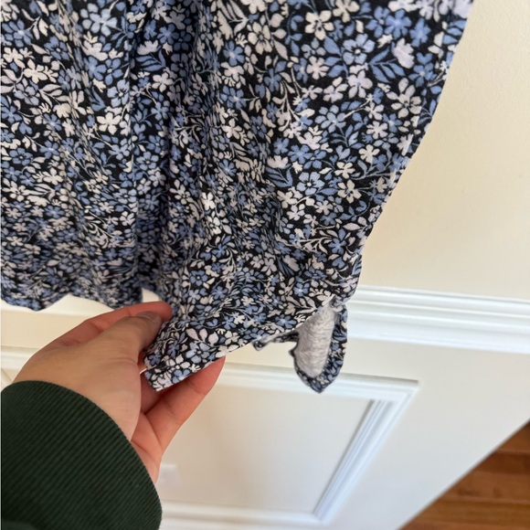 J. Jill Women’s Sz M Blue Floral Pima-Slub Scoop Neck T-Shirt With Side Slits - Picture 6 of 6